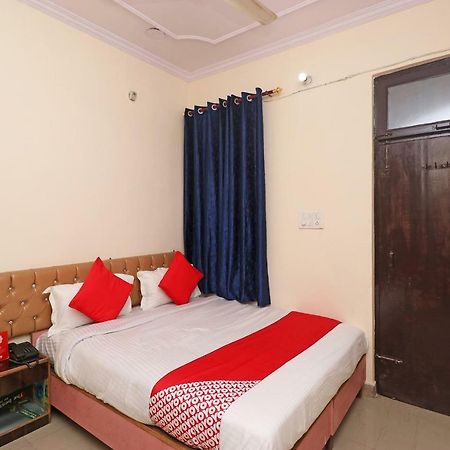 Oyo 30288 Hotel Moon Palace ลัคเนา ภายนอก รูปภาพ