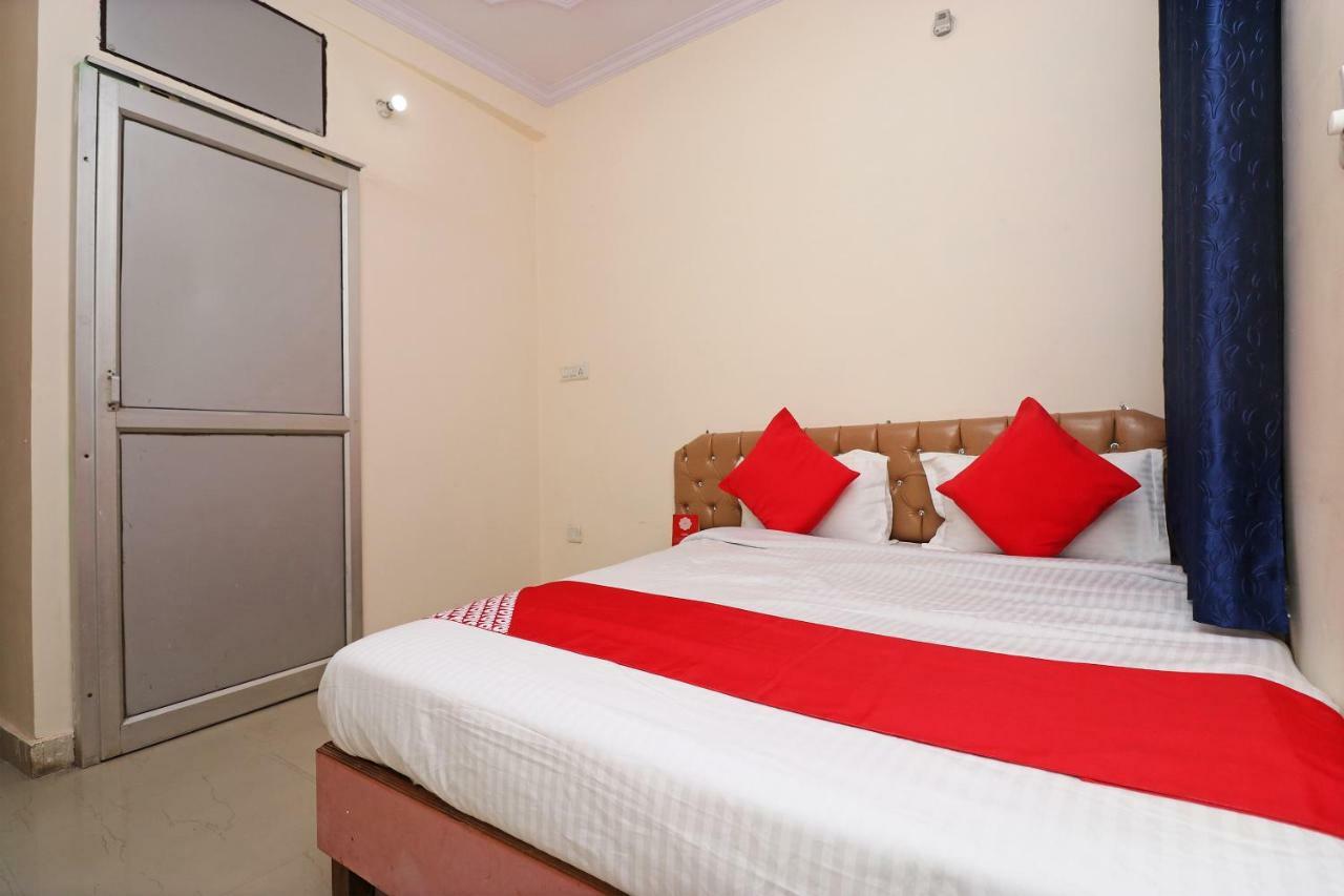 Oyo 30288 Hotel Moon Palace ลัคเนา ภายนอก รูปภาพ