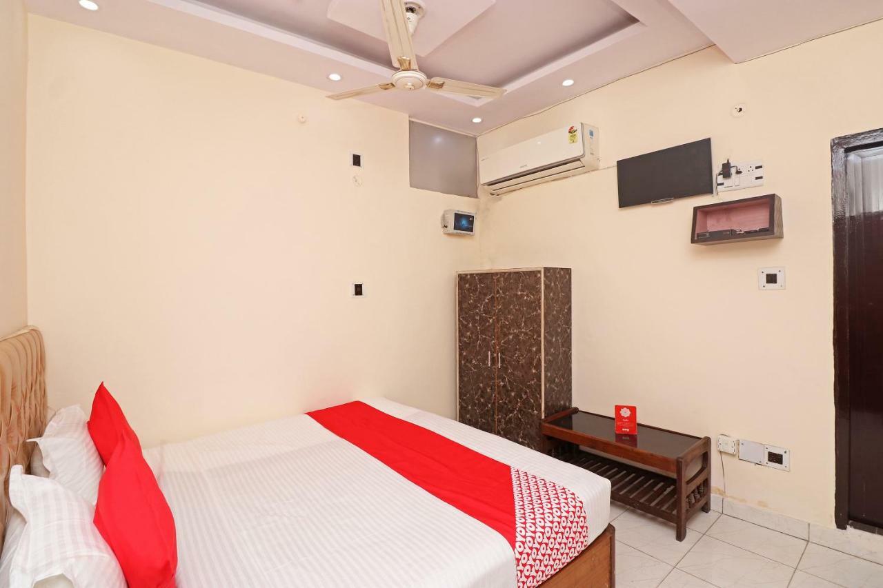 Oyo 30288 Hotel Moon Palace ลัคเนา ภายนอก รูปภาพ