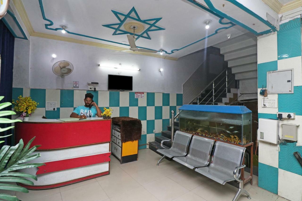 Oyo 30288 Hotel Moon Palace ลัคเนา ภายนอก รูปภาพ