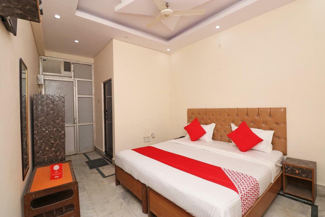 Oyo 30288 Hotel Moon Palace ลัคเนา ภายนอก รูปภาพ