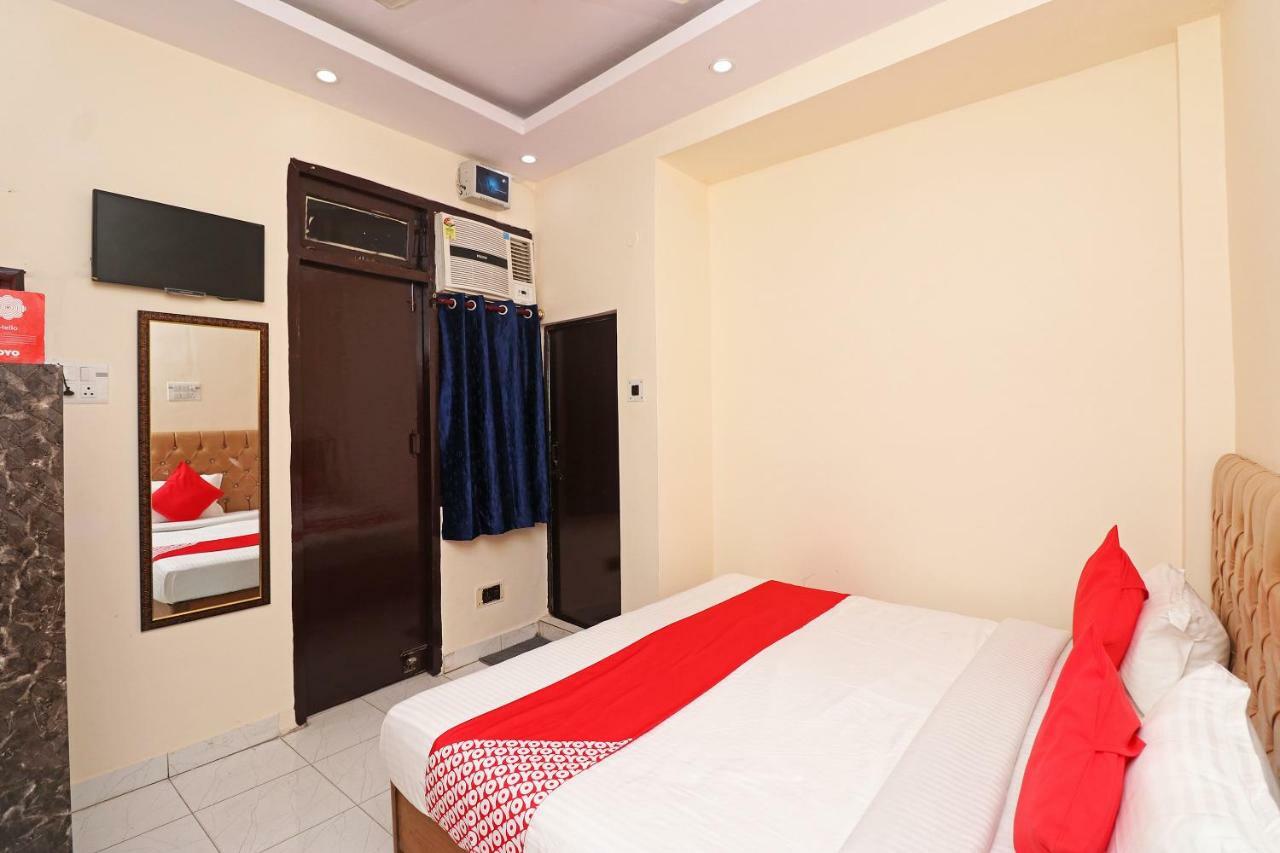 Oyo 30288 Hotel Moon Palace ลัคเนา ภายนอก รูปภาพ