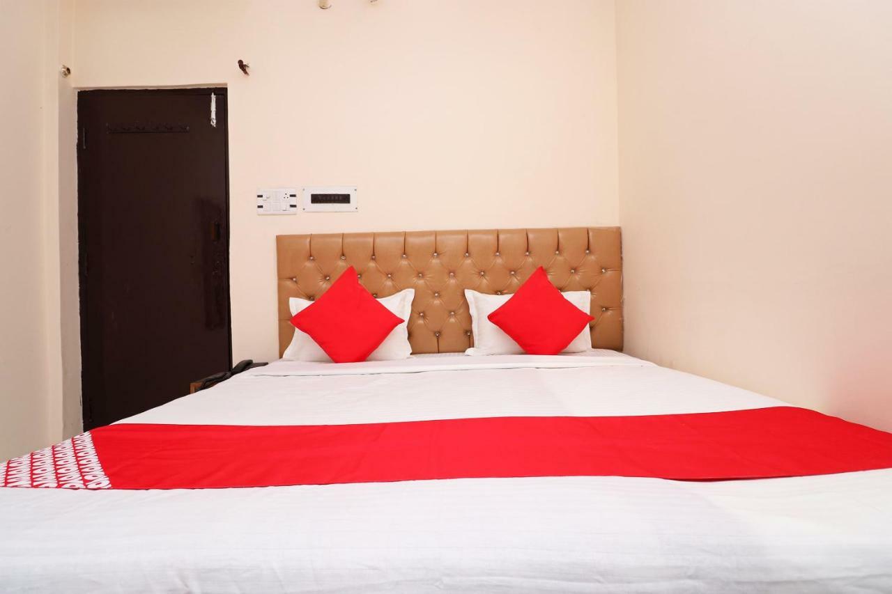 Oyo 30288 Hotel Moon Palace ลัคเนา ภายนอก รูปภาพ