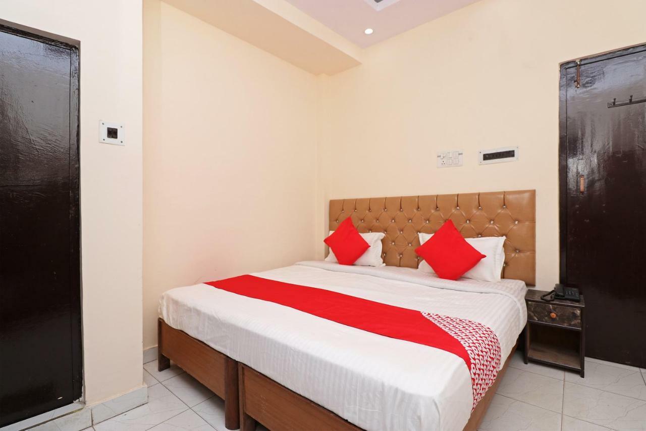 Oyo 30288 Hotel Moon Palace ลัคเนา ภายนอก รูปภาพ