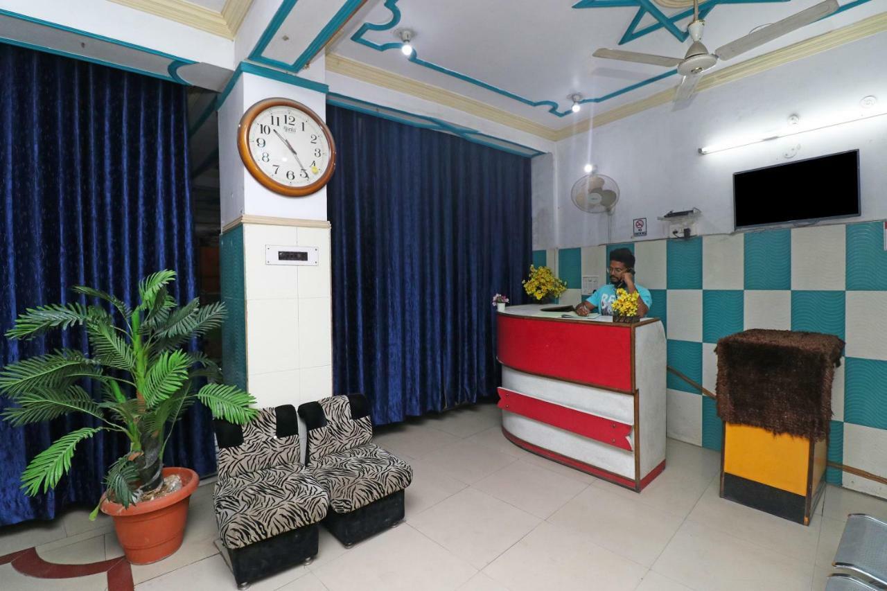 Oyo 30288 Hotel Moon Palace ลัคเนา ภายนอก รูปภาพ