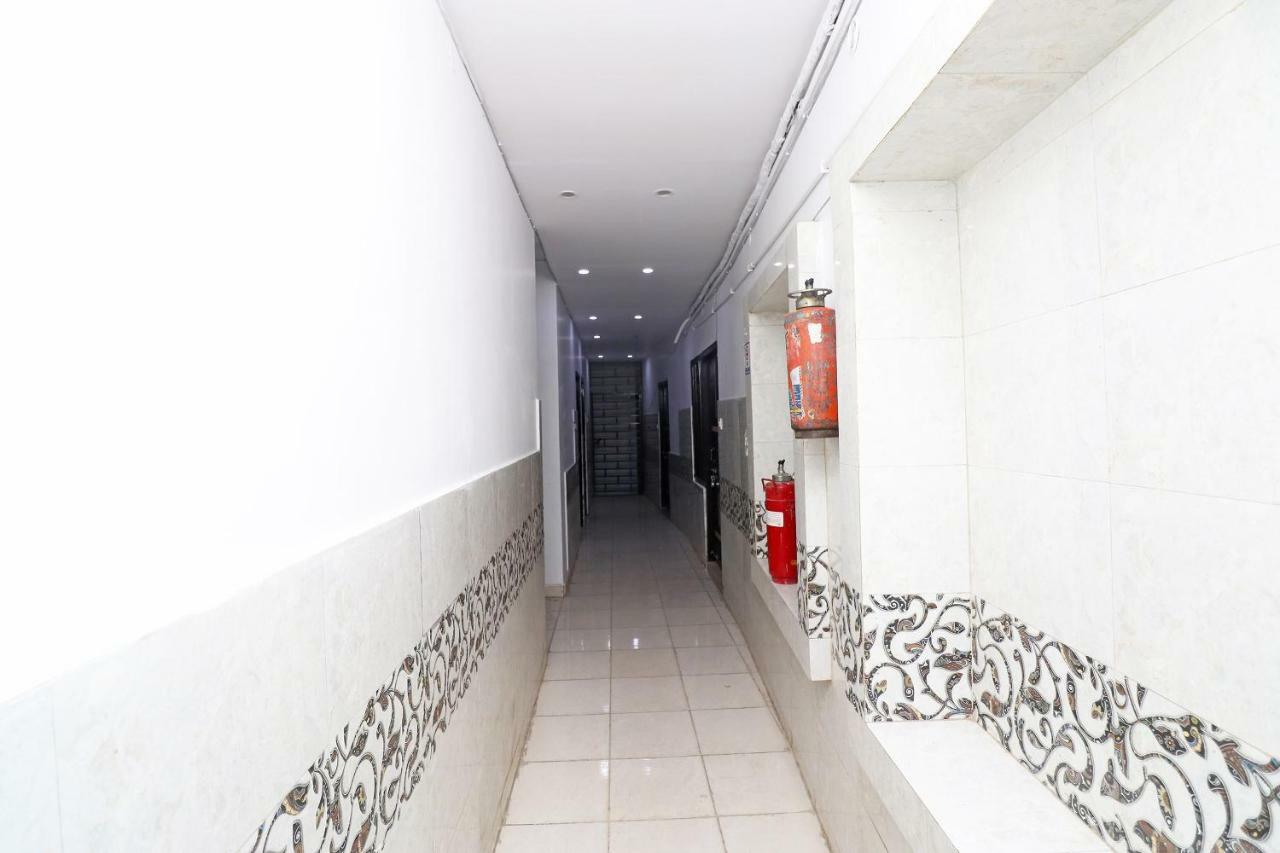 Oyo 30288 Hotel Moon Palace ลัคเนา ภายนอก รูปภาพ