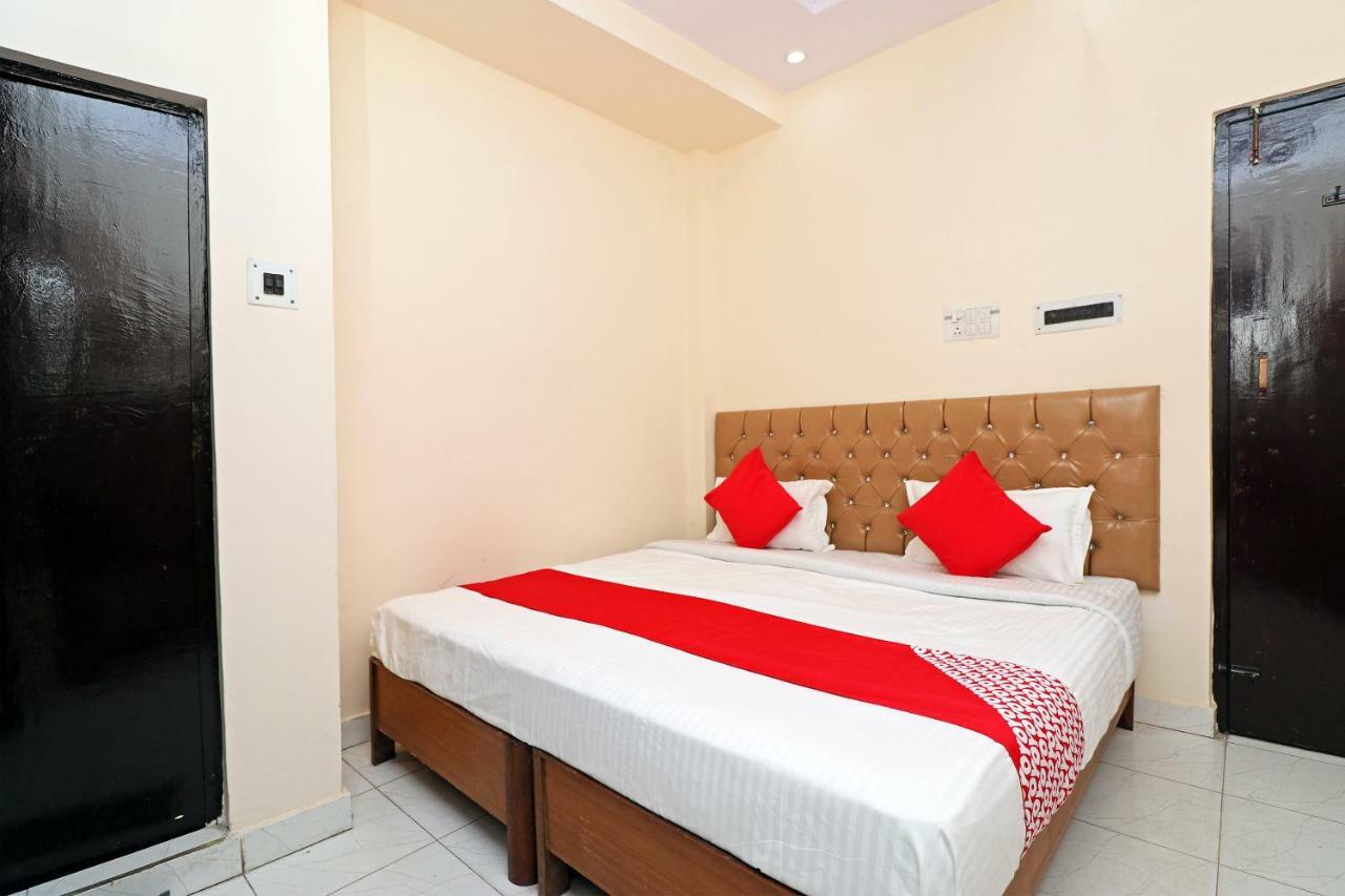 Oyo 30288 Hotel Moon Palace ลัคเนา ภายนอก รูปภาพ