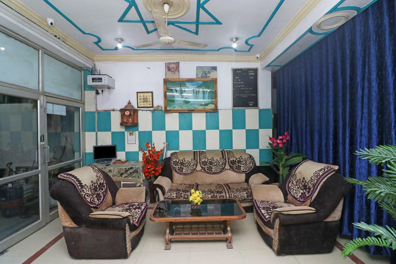 Oyo 30288 Hotel Moon Palace ลัคเนา ภายนอก รูปภาพ