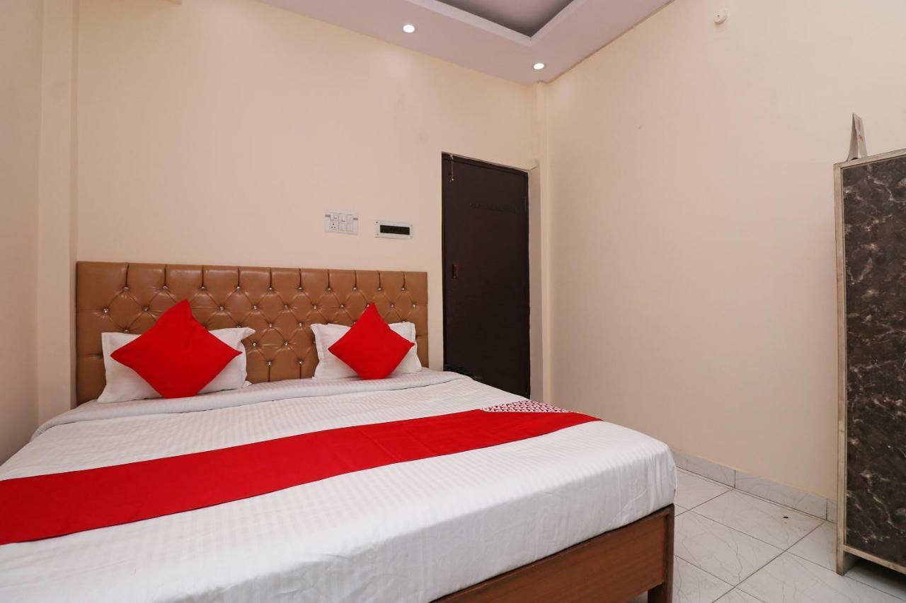 Oyo 30288 Hotel Moon Palace ลัคเนา ภายนอก รูปภาพ